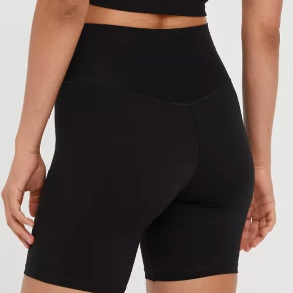 OFFLINE By Aerie Real Me Crossover 7" Bike Short - Picture 3 of 6